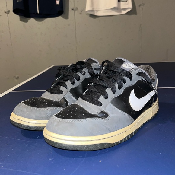 nike 200s black and white